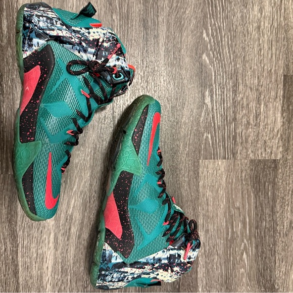 2014 - Nike LeBron 12 Akron Birch XMAS # 707558 363 Men's Size 10 No Box !! - Picture 2 of 5